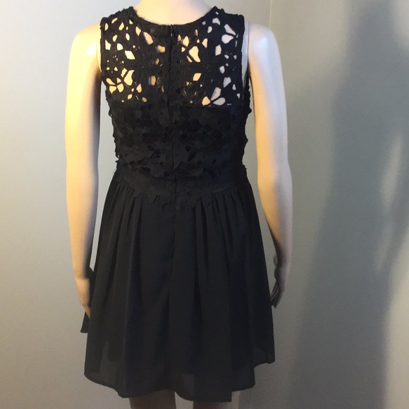 PENELOPE TREE LACY SLEEVELESS MIDI DRESS, PLUS - Picture 5 of 8